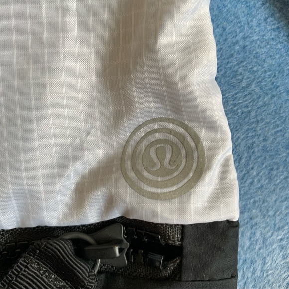 Lululemon Seawheeze 2017 Exclusive Runners drawstring bag - Picture 3 of 7